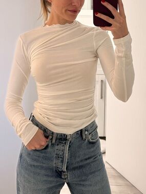 superdown Cream Long Sleeve Ruched Tee